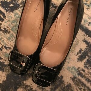 TAHARI Black patent leather wedge heels with buckle